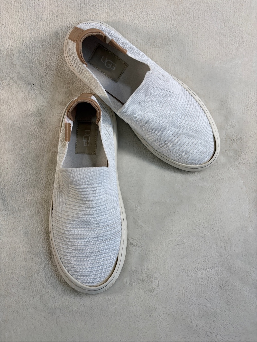 UGG Women’s Alameda Sammy White‎ Knit Slip-On Sneakers – Size 6